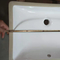 चीनी मिट्टी के बरतन एडीए आज्ञाकारी वाणिज्यिक बाथरूम सिंक अंडरमाउंट चिकना पॉलिश